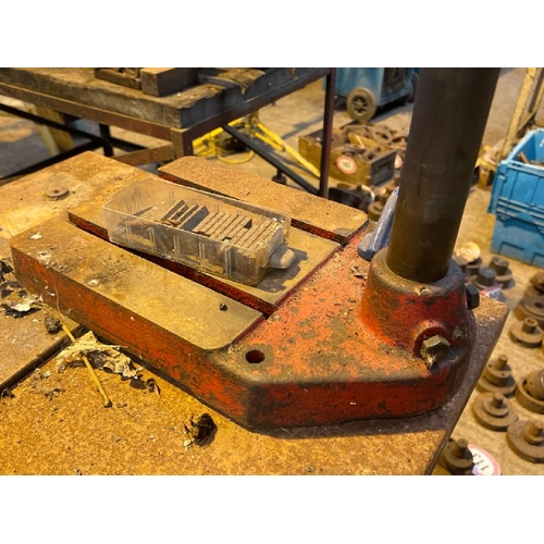 114 - WOLF ES3 DRILL STAND