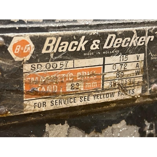 115 - BLACK AND DECKER SD0057 MAG DRILL