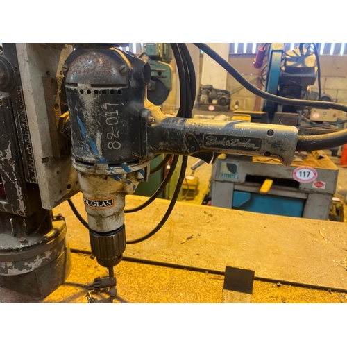 115 - BLACK AND DECKER SD0057 MAG DRILL