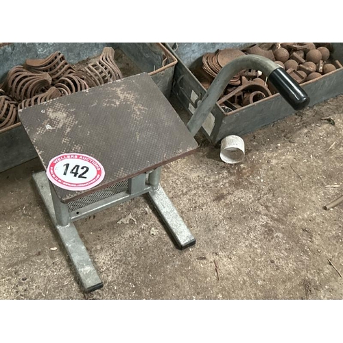 Lot 142       