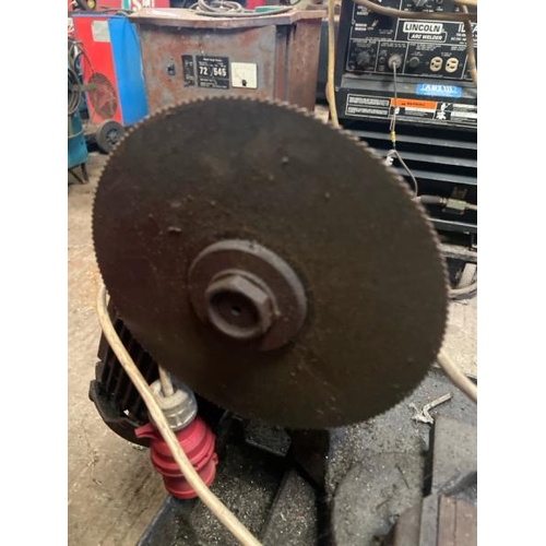 76 - MINI BROWN METAL CUTTER