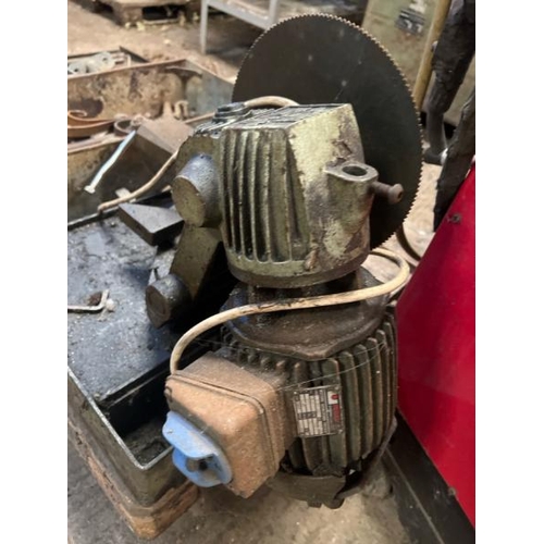 76 - MINI BROWN METAL CUTTER