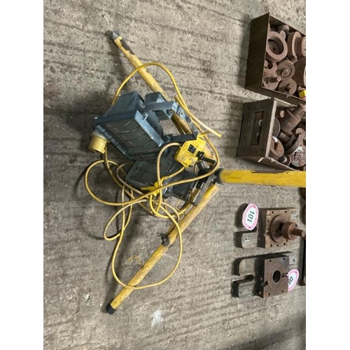 81 - WORKSHOP AND SITE LIGHTS