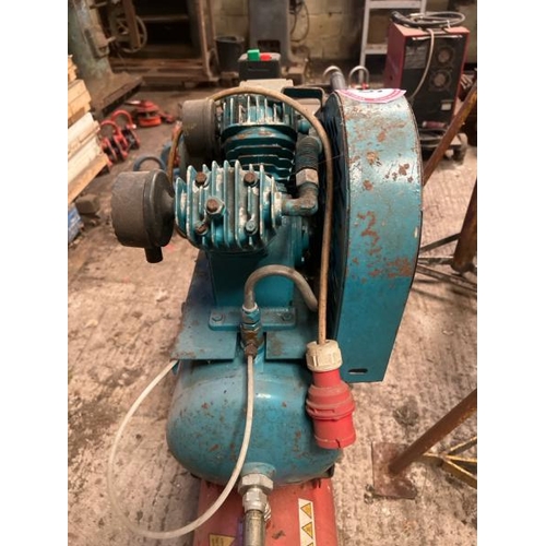 91 - AIR COMPRESSOR WITH EXTRA TANK