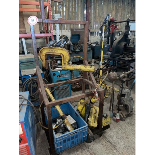 97 - ENERPAC HYDRAULIC 10 TONNE PRESS AND PUNCH WITH ASSOCIATED ITEMS