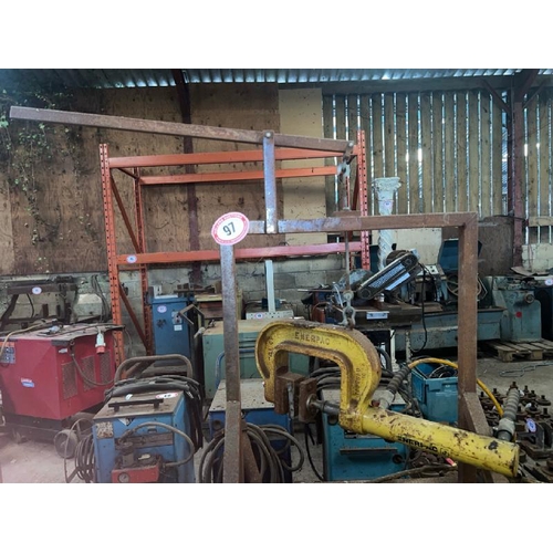97 - ENERPAC HYDRAULIC 10 TONNE PRESS AND PUNCH WITH ASSOCIATED ITEMS