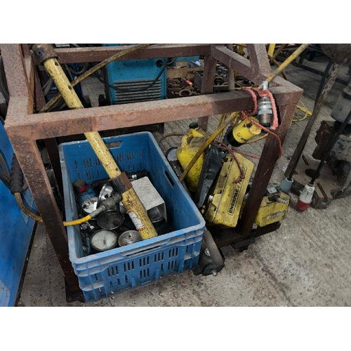 97 - ENERPAC HYDRAULIC 10 TONNE PRESS AND PUNCH WITH ASSOCIATED ITEMS