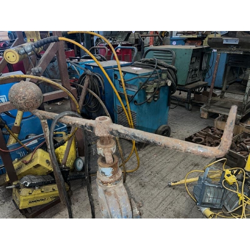 98 - VINTAGE FLY PRESS