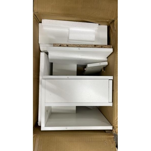 8084 - RRP: 49.99 - HOMCOM SET OF TWO FLOATING BEDSIDE TABLES / PLEASE NOTE: ANY PURCHASES LEFT AFTER 5 WOR... 