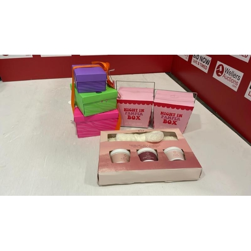 8264 - NEW COSMETIC GIFT SETS INCL. 