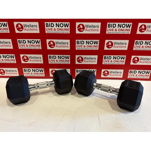 7060 - PAIR 10KG WEIGHTS, NEW