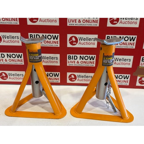 7066 - PAIR OF 2 TONNE AXLE STANDS