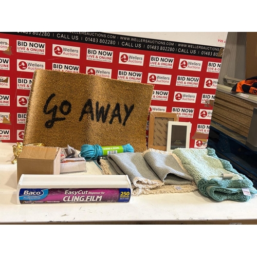 7089 - BAG OF ASSORTED HOMEWARE ITEMS INCL.CLING FILM DISPENSER & SCISSOR ACTION CLEAVER