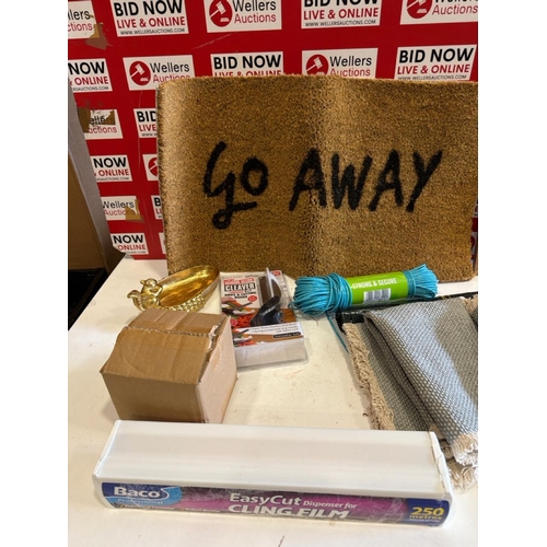 7089 - BAG OF ASSORTED HOMEWARE ITEMS INCL.CLING FILM DISPENSER & SCISSOR ACTION CLEAVER