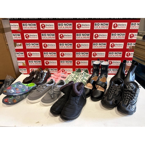 7090 - BAG OF X10 NEW PAIRS OF FOOTWEAR INC. MOUNTAIN WAREHOUSE, GRASS AND AIR, AND MORE