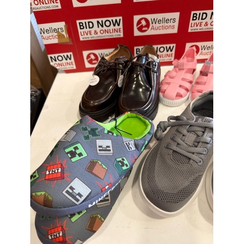 7090 - BAG OF X10 NEW PAIRS OF FOOTWEAR INC. MOUNTAIN WAREHOUSE, GRASS AND AIR, AND MORE