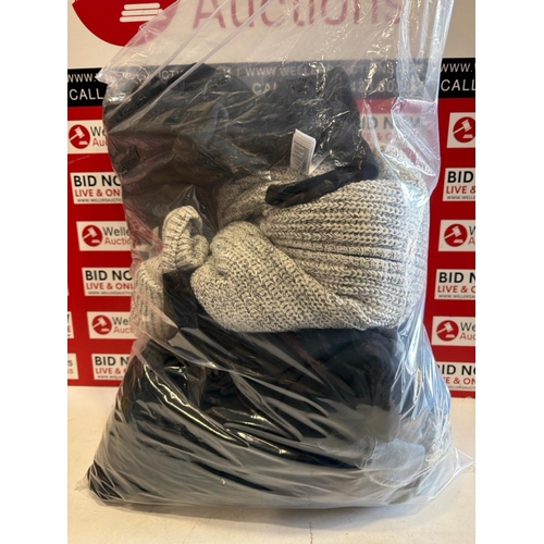 7095 - BAG OF X13 GENTS PRE-OWNED CLOTHING INCL. BENCH