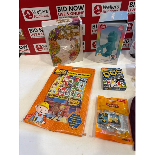 7098 - BAG OF MIXED TOYS INC. NEW PICTORUED IN SEQUINS FLORA