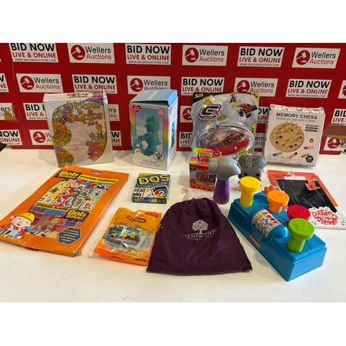 7098 - BAG OF MIXED TOYS INC. NEW PICTORUED IN SEQUINS FLORA