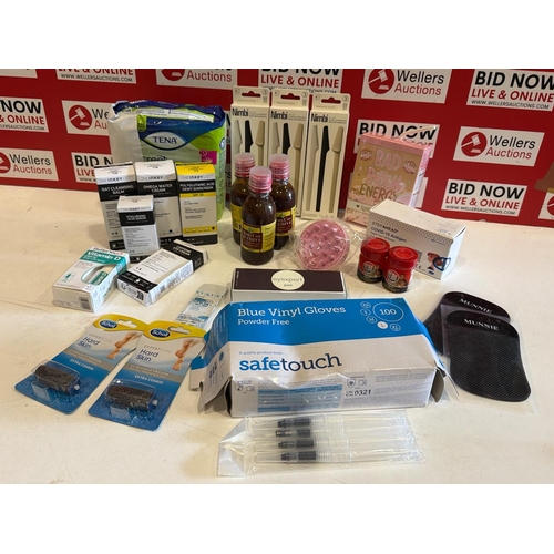 7099 - BAG OF ASSORTED HEALTH & BEAUTY PRODUCTS INCL. VINYL GLOVES