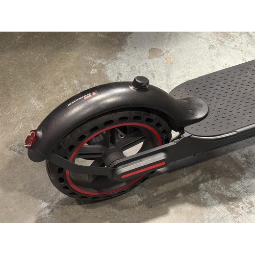 7122 - W/G ELECTRIC SCOOTER, WITHOUT CHARGER