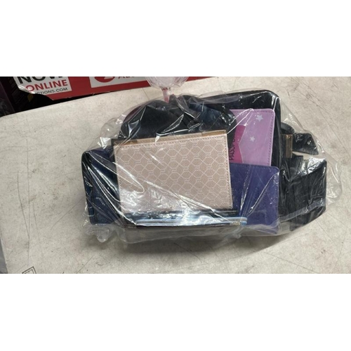 3320 - BAG OF WALLETS