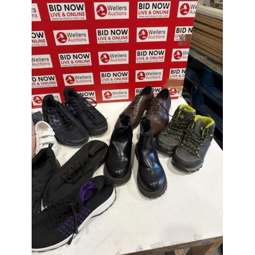 7179 - BAG OF USED  FOOTWEAR INCL. PETER STORM, NIKE AND UGG / PLEASE NOTE: ANY PURCHASES LEFT AFTER 5 WORK... 