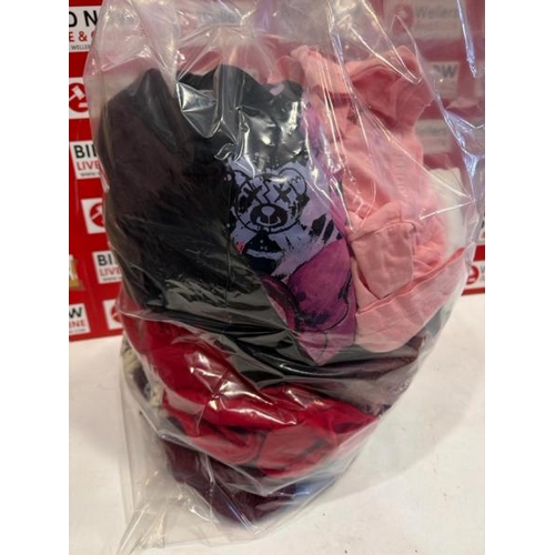 7180 - BAG OF LADIES PRE OWNED CLOTHING INCL. BURBERRY / PLEASE NOTE: ANY PURCHASES LEFT AFTER 5 WORKING DA... 