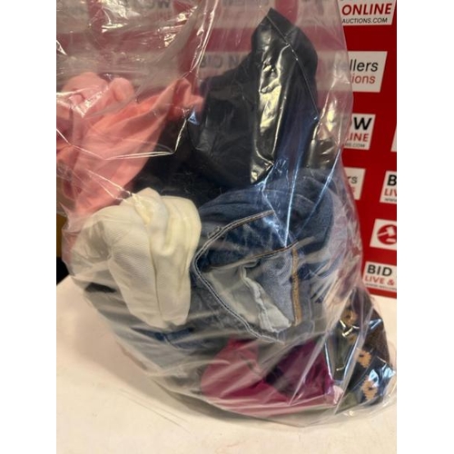 7180 - BAG OF LADIES PRE OWNED CLOTHING INCL. BURBERRY / PLEASE NOTE: ANY PURCHASES LEFT AFTER 5 WORKING DA... 