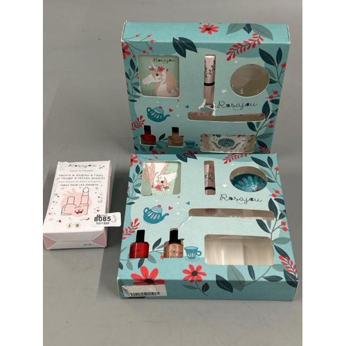8085 - X3 ROSAJOU INCL. X2 BLUSH MAKEUP SETS & VEGAN NAIL POLISH/LIPSTICK / RRP: 120