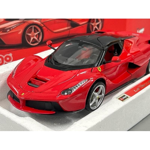 8099 - BBURAGO 1/18 FERRARI SIGN LAFERRARI / RRP: 81.95