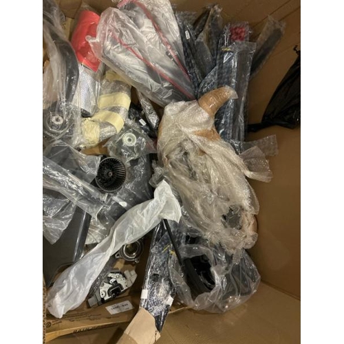 7001 - FERNHURST COLLECTION: AUTO SPARES INC. BRAKE DISCS, BEARING KITS, VAN LIGHTS, BRAKE PADS, MOTORS, AN... 