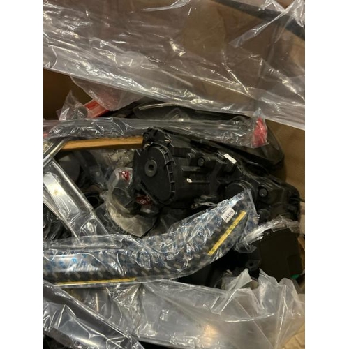 7001 - FERNHURST COLLECTION: AUTO SPARES INC. BRAKE DISCS, BEARING KITS, VAN LIGHTS, BRAKE PADS, MOTORS, AN... 