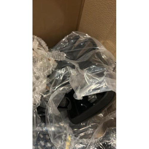 7001 - FERNHURST COLLECTION: AUTO SPARES INC. BRAKE DISCS, BEARING KITS, VAN LIGHTS, BRAKE PADS, MOTORS, AN... 