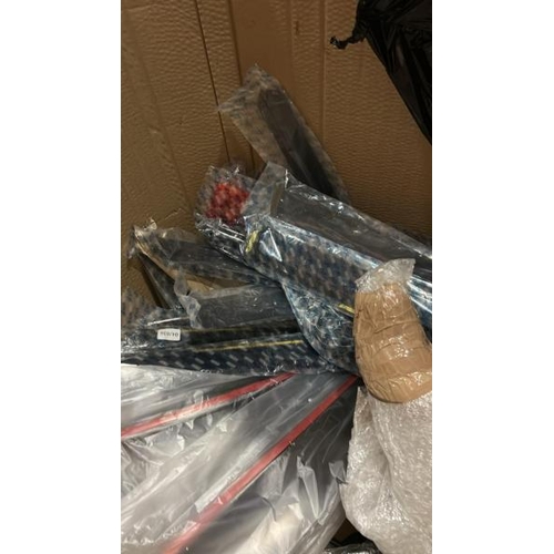 7001 - FERNHURST COLLECTION: AUTO SPARES INC. BRAKE DISCS, BEARING KITS, VAN LIGHTS, BRAKE PADS, MOTORS, AN... 