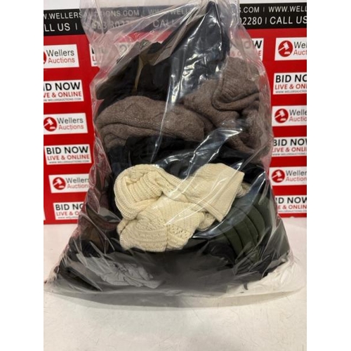 7018 - NEW AND PRE-OWNED MIXED CLOTHING