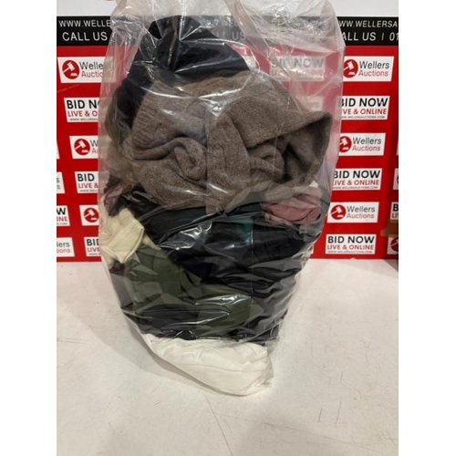 7018 - NEW AND PRE-OWNED MIXED CLOTHING