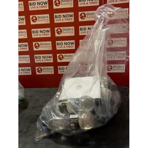 7047 - APPROX X20 MIXED 500ML WATER INC. HARROGATE, EVIAN