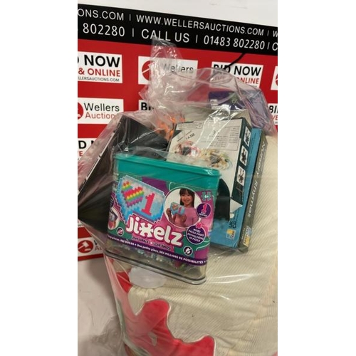 3001 - BAG OF TOYS INCL. FLYING SPINNERS, PUZZLE, BUILDING BLOCKS, ETC