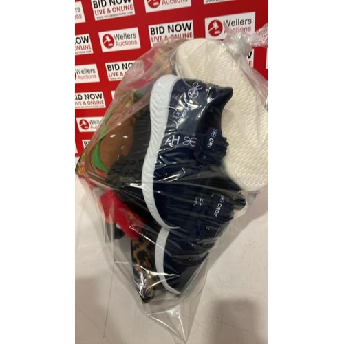 3007 - BAG OF X9 PAIRS OF NEW FOOTWEAR INCL. NEXT