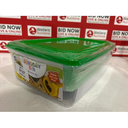 8137 - NEW SENSORY BIN DINOSAUR DIG