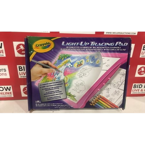 8004 - NEW CRAYOLA LIGH UP TRACING PAD