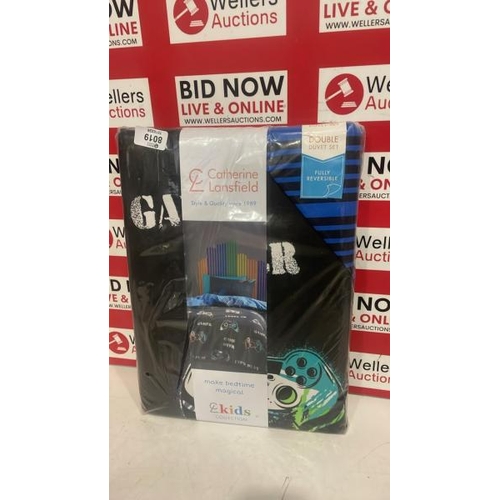 8019 - KIDS COLLECTION DOUBLE BED DUVET SET BY CATHERINE LANSFIELD