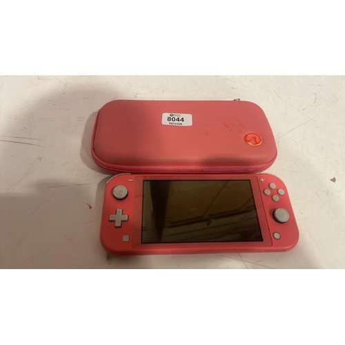 8044 - NINTENDO SWITCH LITE WITH CASE