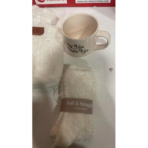 8072 - HOT WATER BOTTLE GIFT SET