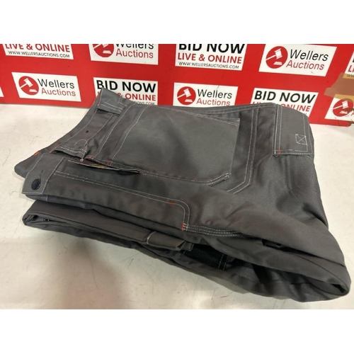8482 - NEW BLACK HAMMER WORK TROUSERS WITH KNEE PADS, 40