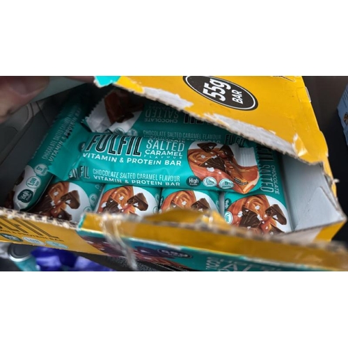 9027 - SELECTION OF FITNESS BARS INCL. GRENADE