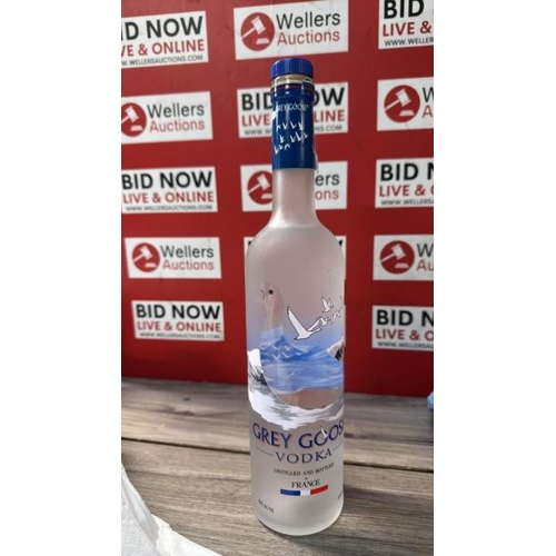 9096 - GREY GOOSE VODKA / 700ML / 40% / NEW, OPEN