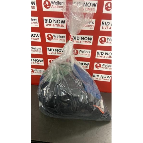 7507 - BAG OF SPORTSWEAR