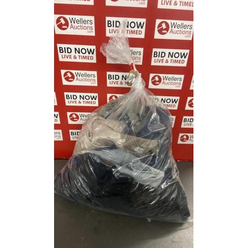 7529 - BAG OF SUIT JACKETS AND SUIT TROUSERS